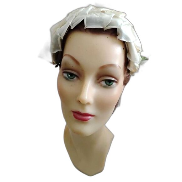 50s 60s Vintage Romantic White Silk Floral Half Hat, Bridal Headpiece - Picture 3 of 5